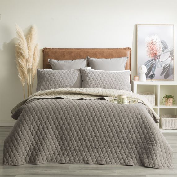 Renee Taylor Diamante Vintage Stone Washed Cotton Reversible Quilted Coverlet Set Charcoal [SZ:Queen/King]